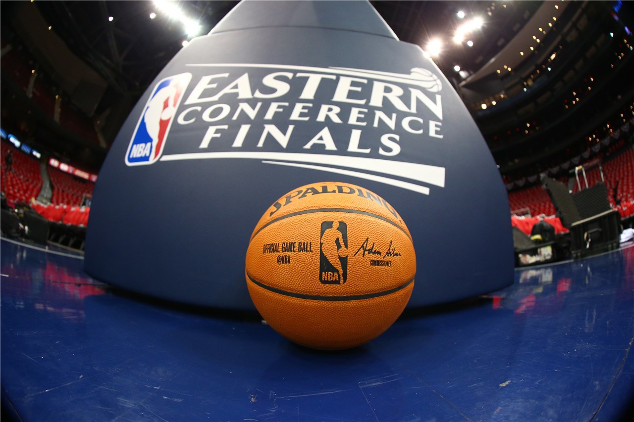 NBA季后赛：森林狼擒勇士总分1-1 华子带伤砍20分巴特勒17分