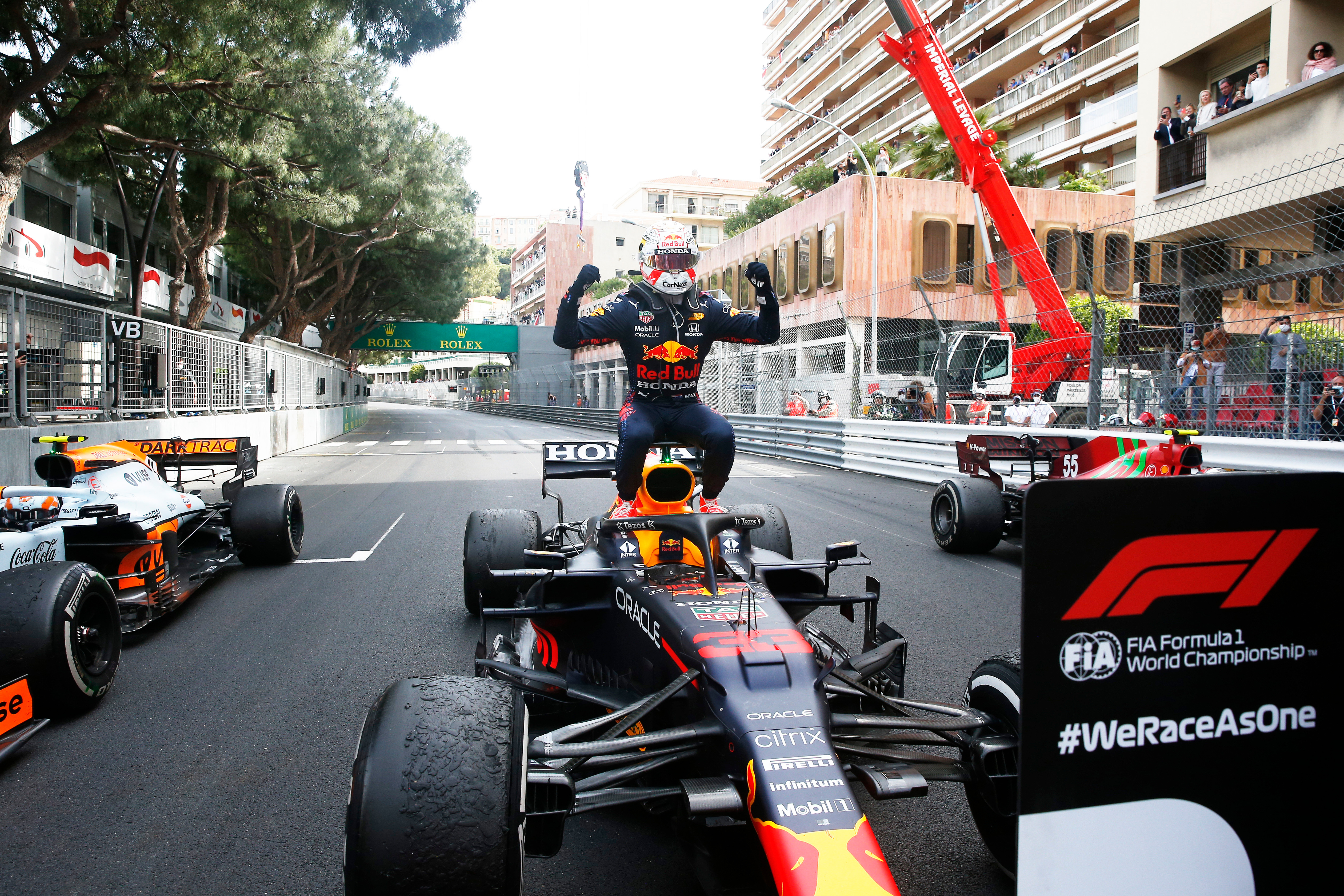 《F1》电影大获成功！苹果(AAPLUS)盯上F1美国转播权