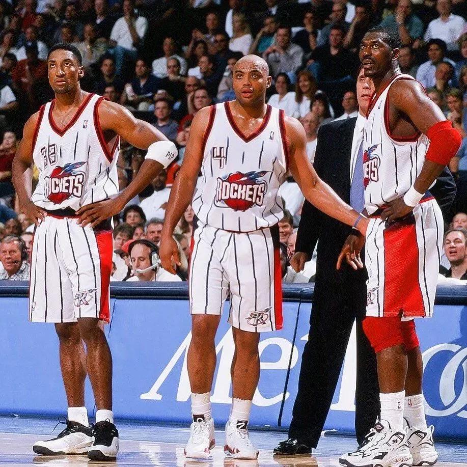 NBA 黄蜂夺得队史夏季联赛首冠4号秀克努佩尔获决赛MVP