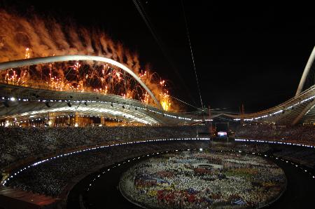 十五运和残特奥运开幕式场馆璀璨亮灯